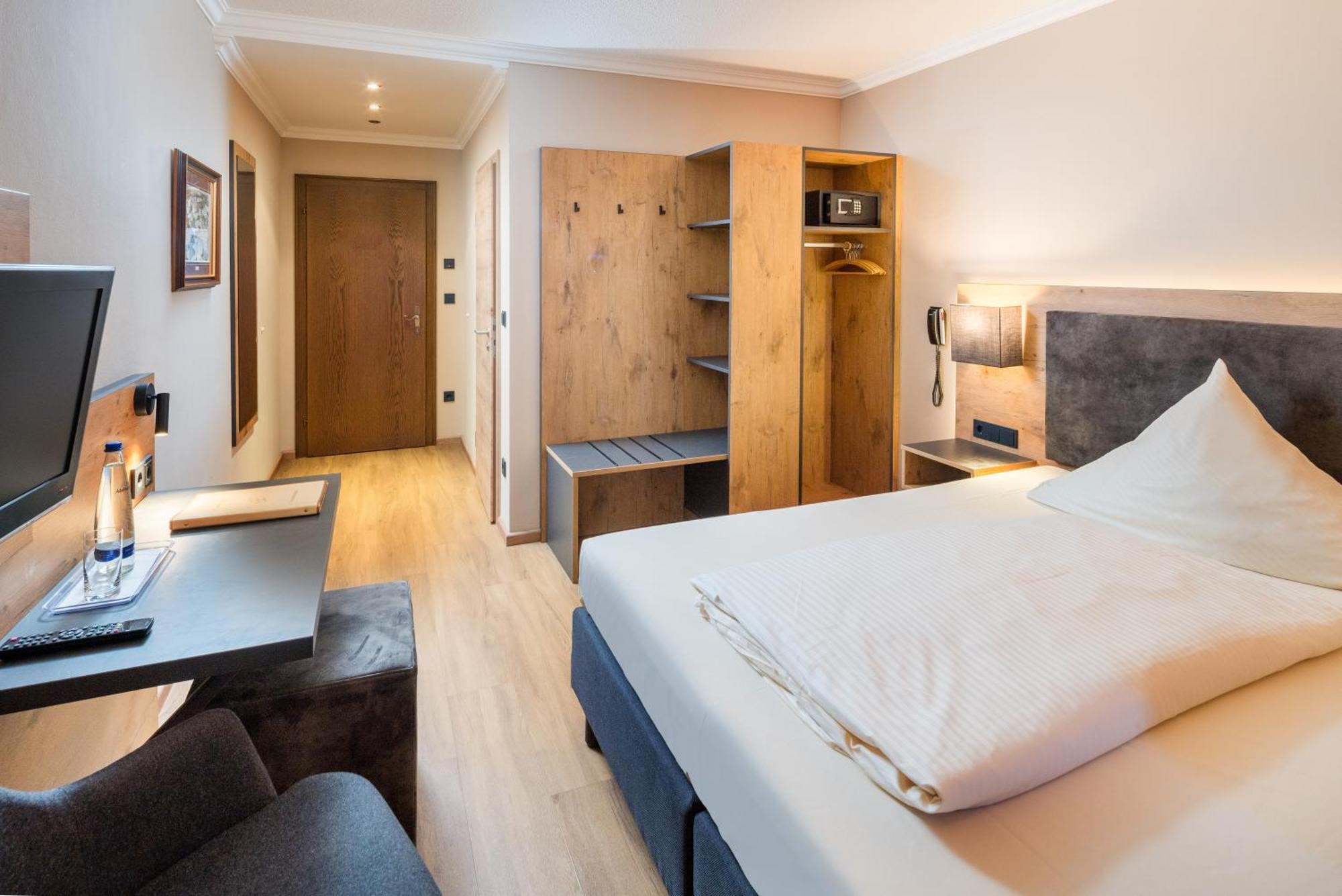 Hotel-Gasthof Huber Ebersberg Zewnętrze zdjęcie