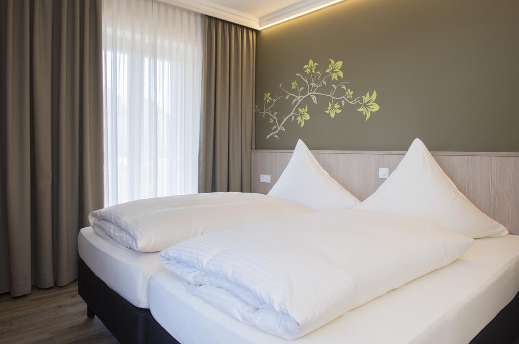 Hotel-Gasthof Huber Ebersberg Zewnętrze zdjęcie